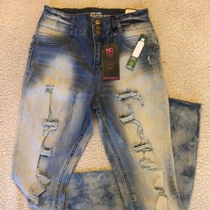 NOBO high rise sculpting skinny size 11 / stretch denim / distressed and ripped